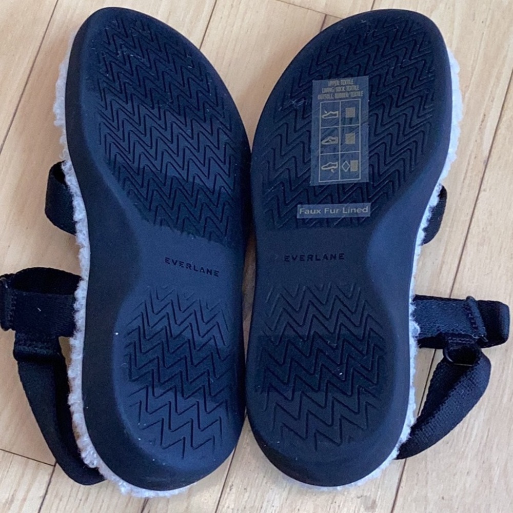 Everlane The Renew Teddy Sport Sandals. Black with cream Sherpa lining. Size 6 - Picture 11 of 15